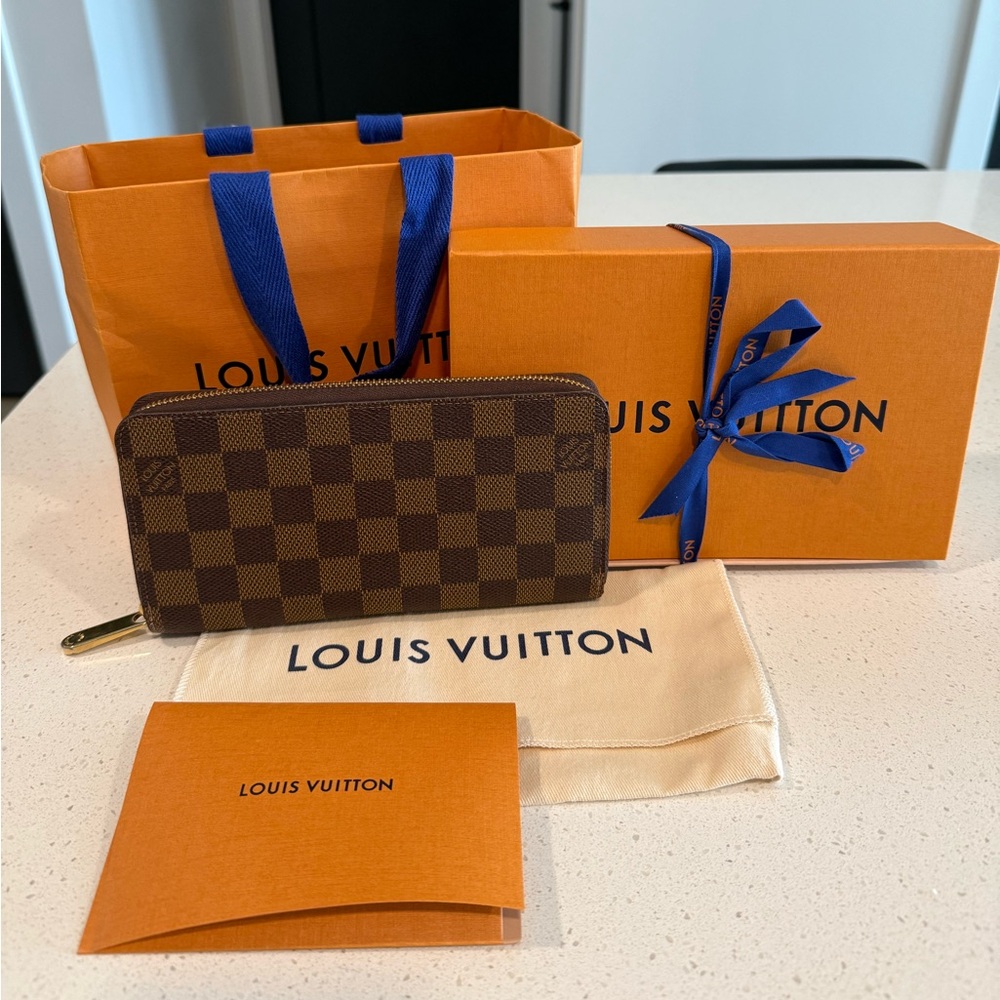 Louis Vuitton Zippy Wallet Damier Ebene